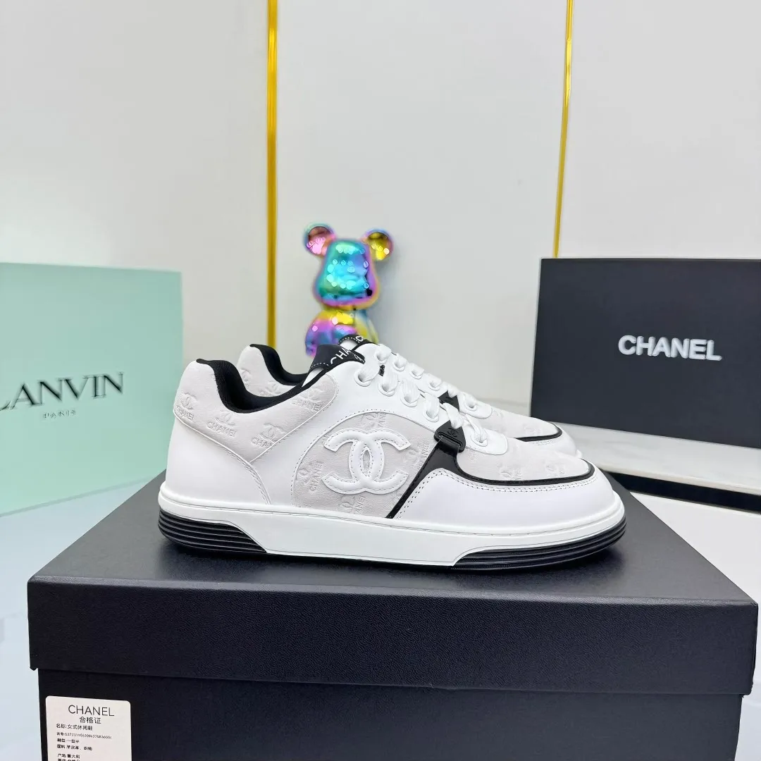 👟👟Ex-factory price 620👟👟High quality! ! ! CHANEL Chanel 25A latest thick-soled casual sports shoes. The counter is synchronized. The counter is very popular. It is a shoe that is very difficult to buy. The most popular thick-soled casual shoes on the Internet. As you can imagine, the most popular thick-soled casual shoes can not be missed. It has both good looks and comfort. Simple and versatile. The thick sole increases the height and is super versatile. Whoever wears it will look better. Upper: cowhide stitching. Lining: breathable mesh. Outsole: TPU original outsole. Size: 35-41 👉